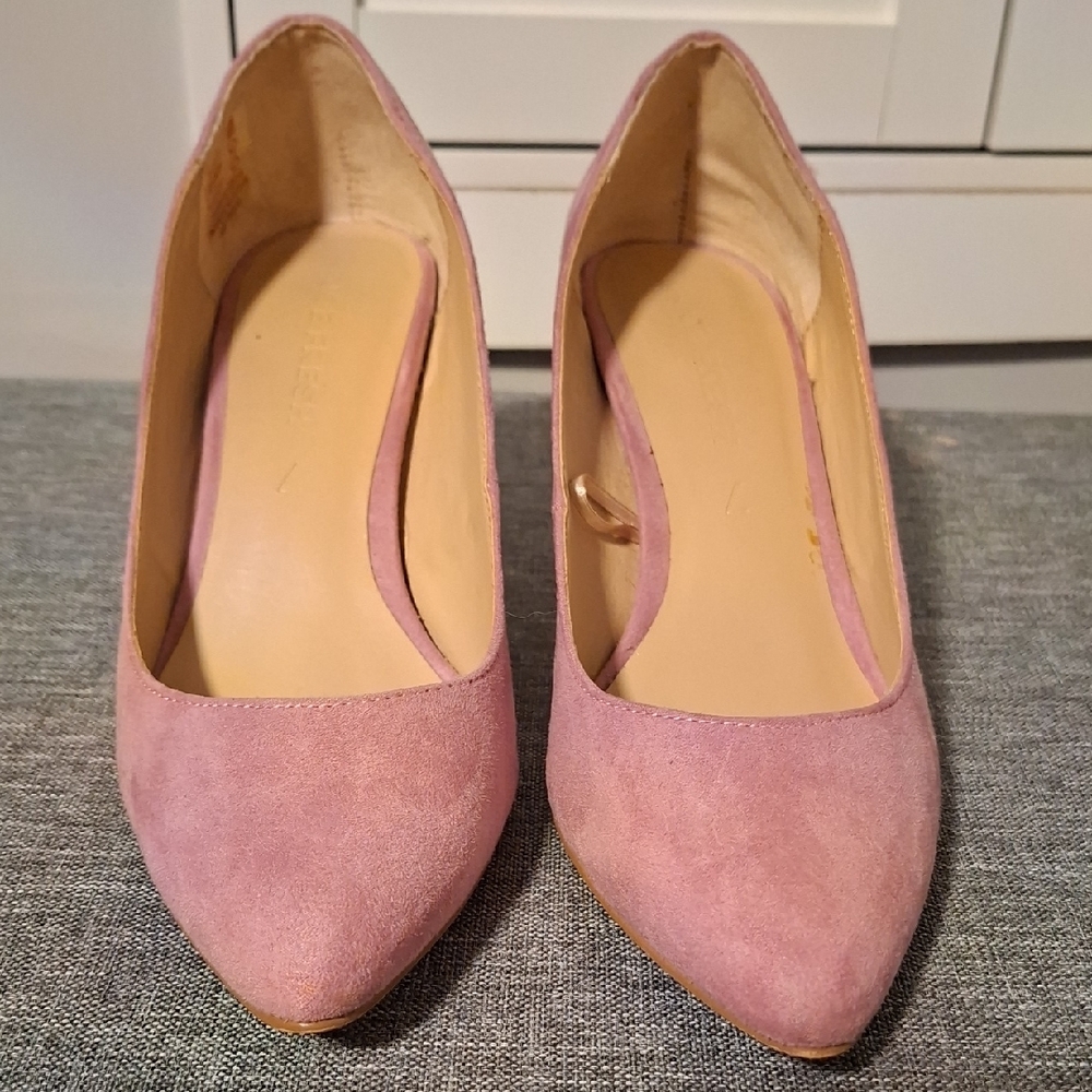 Joe‎ Fresh Mauve Suede Pointed-Toe Heels - Picture 4 of 10
